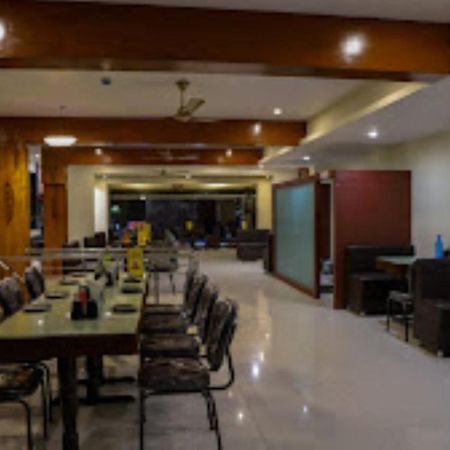 Hotel Vaibhav,Akola Екстериор снимка
